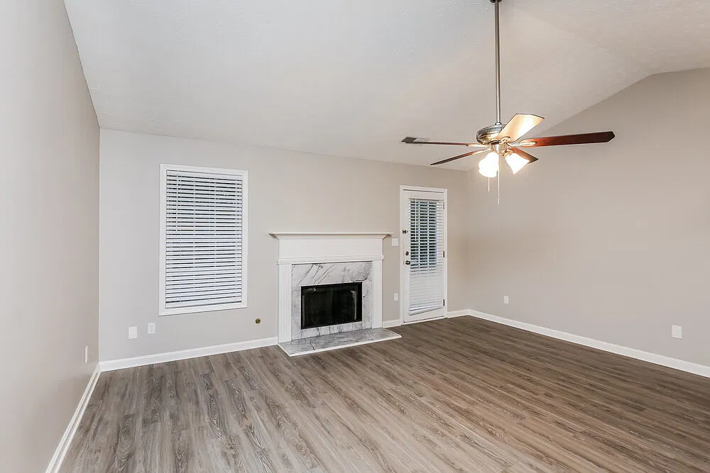 3 bed, 2.0 bath, 1560 sqft, $2,255 — Photo 3