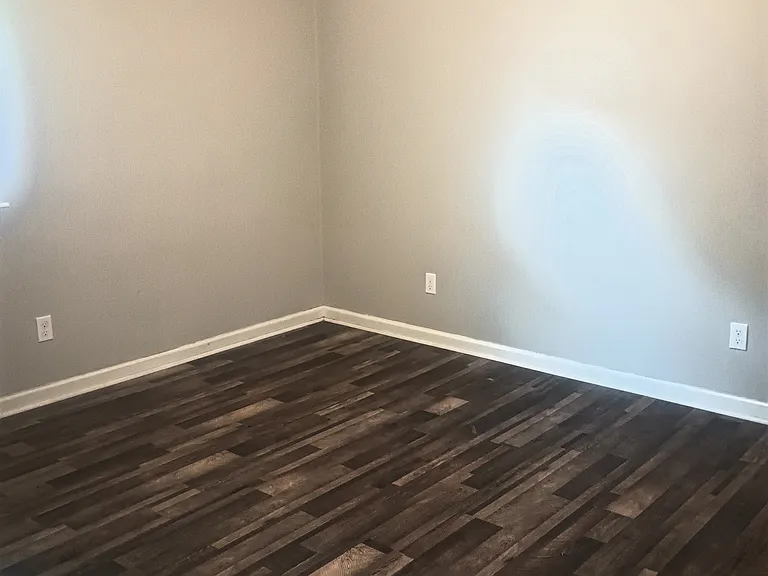 925 Hullview Ave — Photo 8