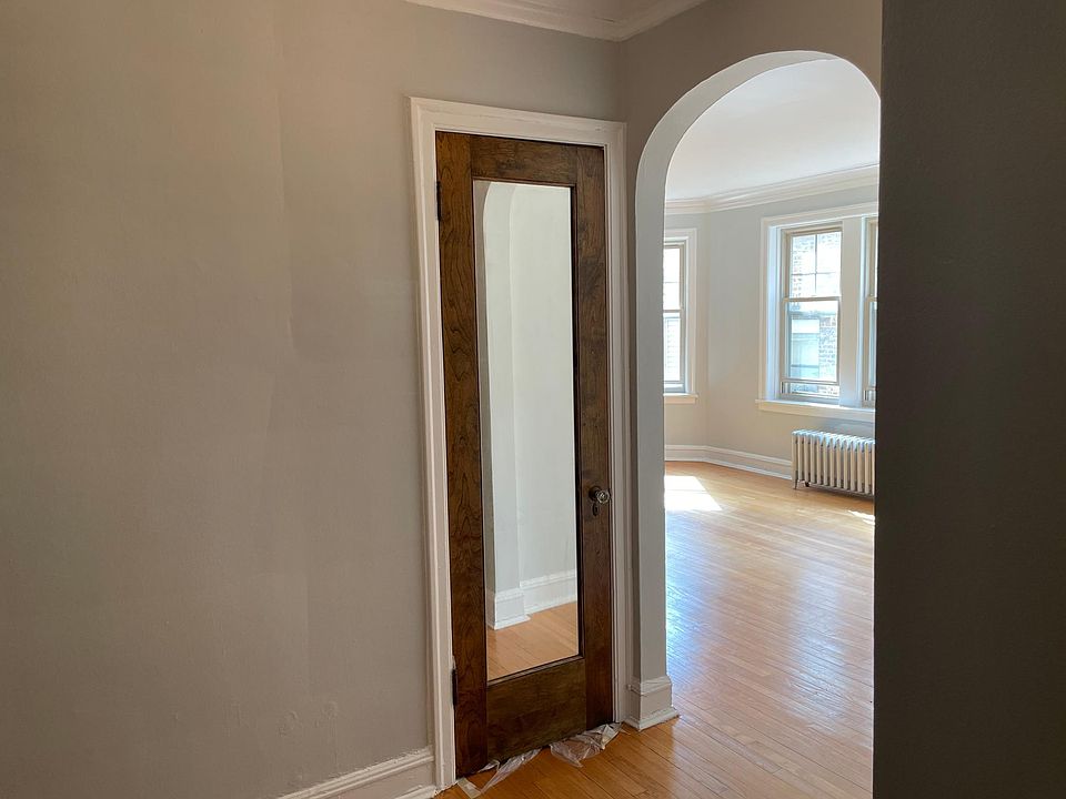 entrance. foyer and closet