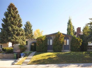 3035 W Cedar Ridge Dr SW, Calgary, AB T2W 2B3