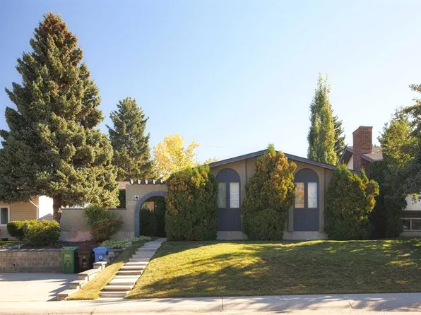 3035 W Cedar Ridge Dr SW, Calgary, AB T2W 2B3