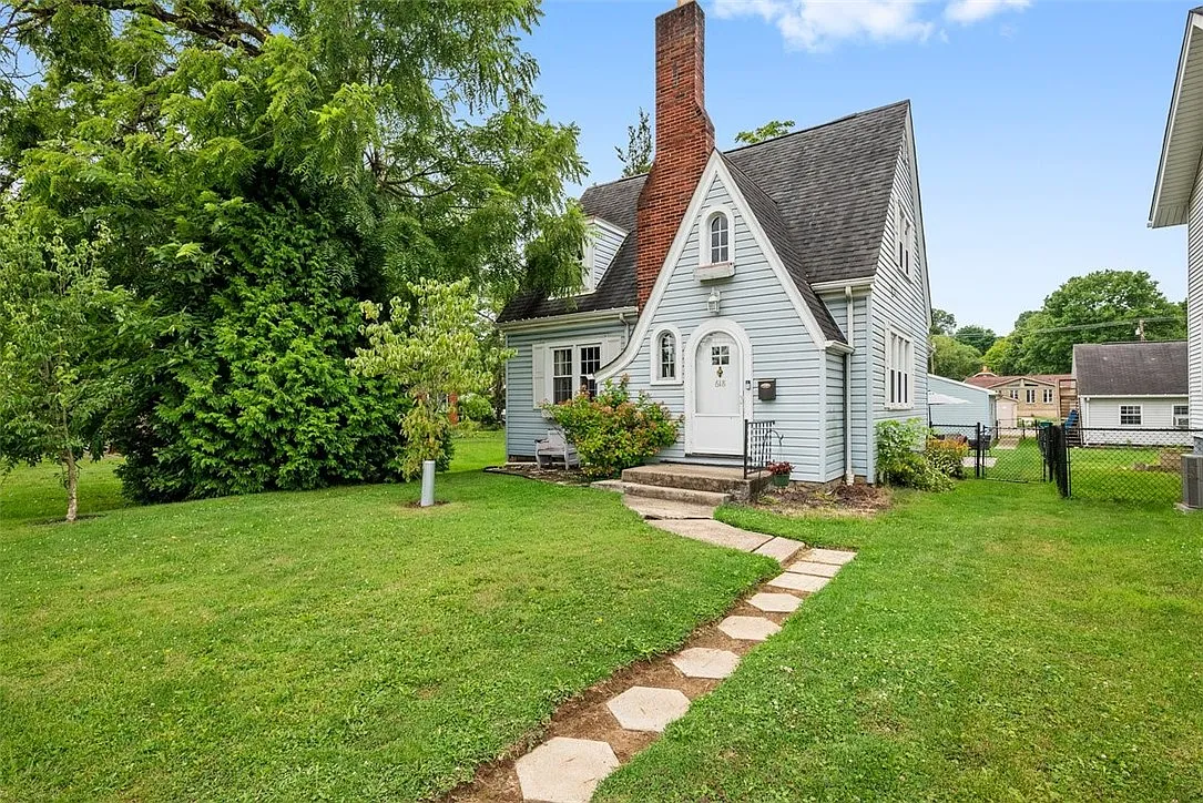 618 W Pike St photo 1