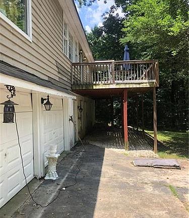 4th image of 2813 Wimbledon Dr