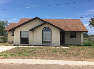 201 Flores Dr, Zapata, TX 78076