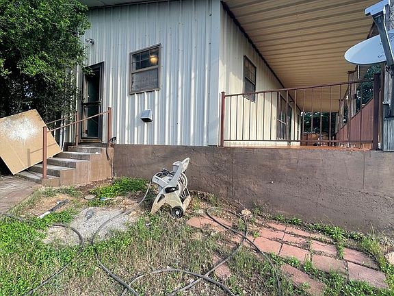 4th image of 406 Flintstone Dr #A