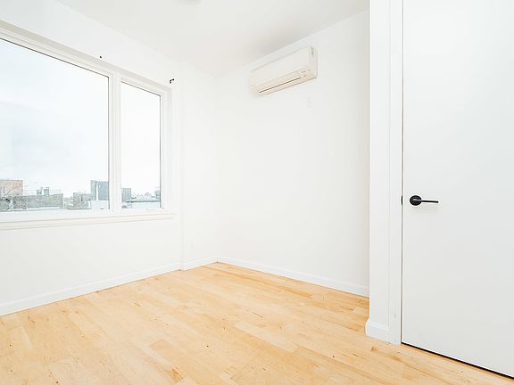 4th image of 316 Evergreen Ave #3F