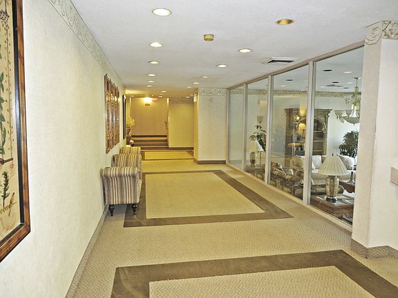 4th image of 100 High Point Dr Ph 6