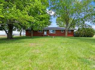 1343 N 22nd Ave, Raymond, IL 62560