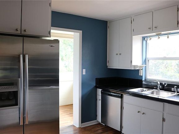 3rd image of 606 Woodward St