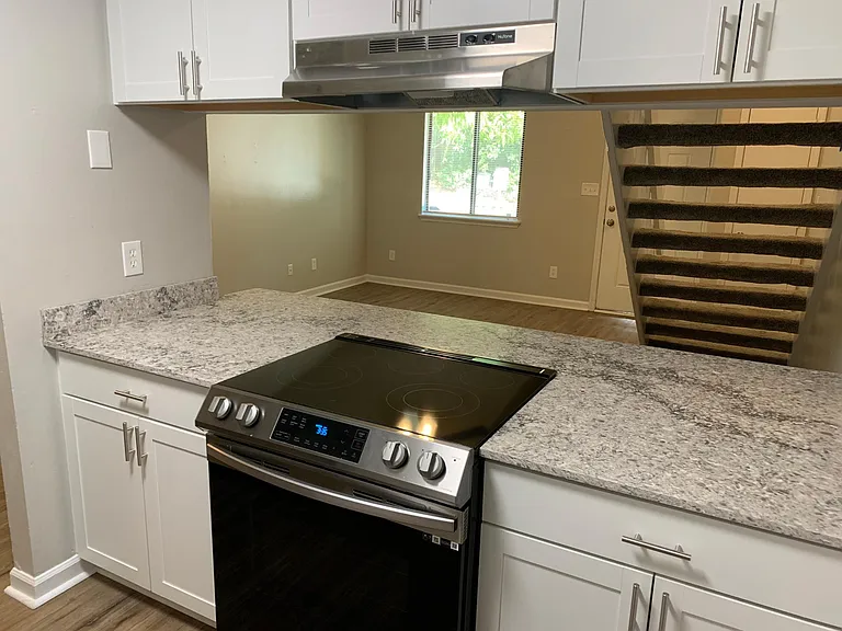 1798 Falconcrest Dr — Photo 8