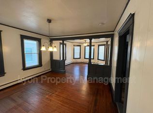 216 Wood Ave FLOOR 1, Woonsocket, RI 02895