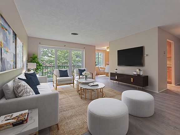 4th image of 31 Church Grn APT 303