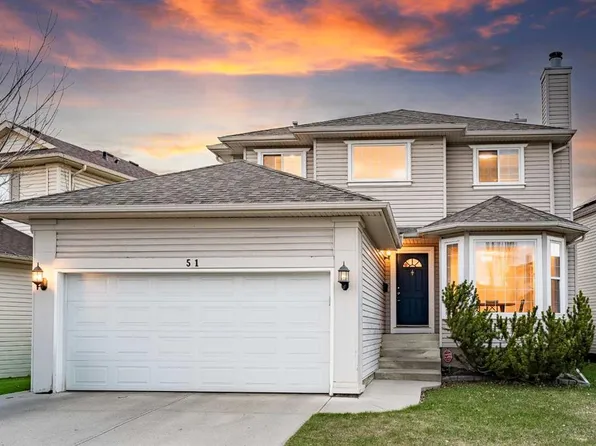 51 S Sierra Nevada Way SW, Calgary, AB T3H 3M6