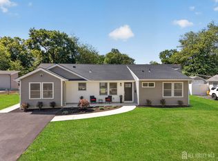 19 Springdale Rd, Kendall Park, NJ 08824
