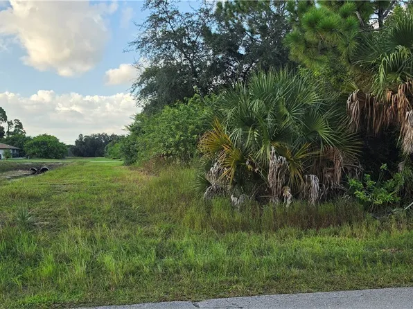 851 Spaulding St E, Lehigh Acres, FL 33974