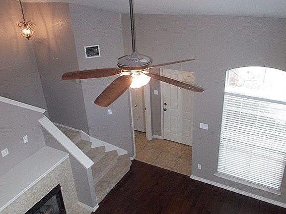 4th image of 903 House Creek Dr
