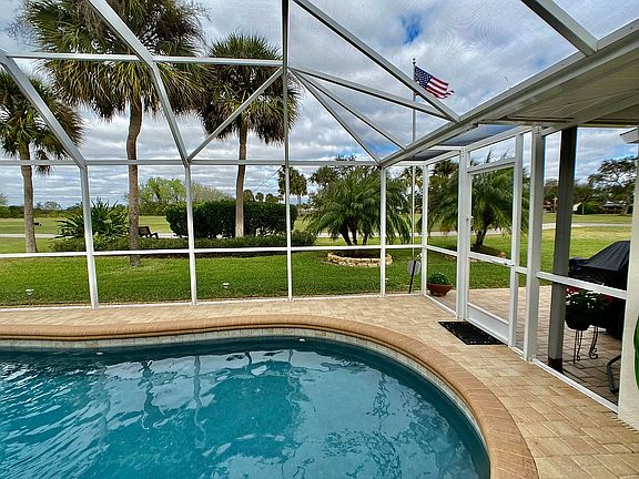 3rd image of 968 N Doral Ln