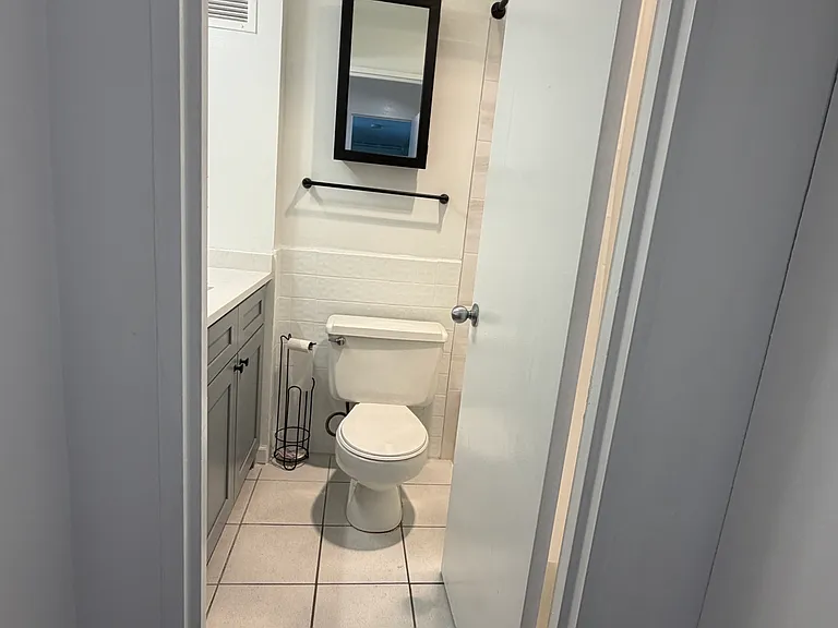 260 E Chestnut St #714 — Photo 9
