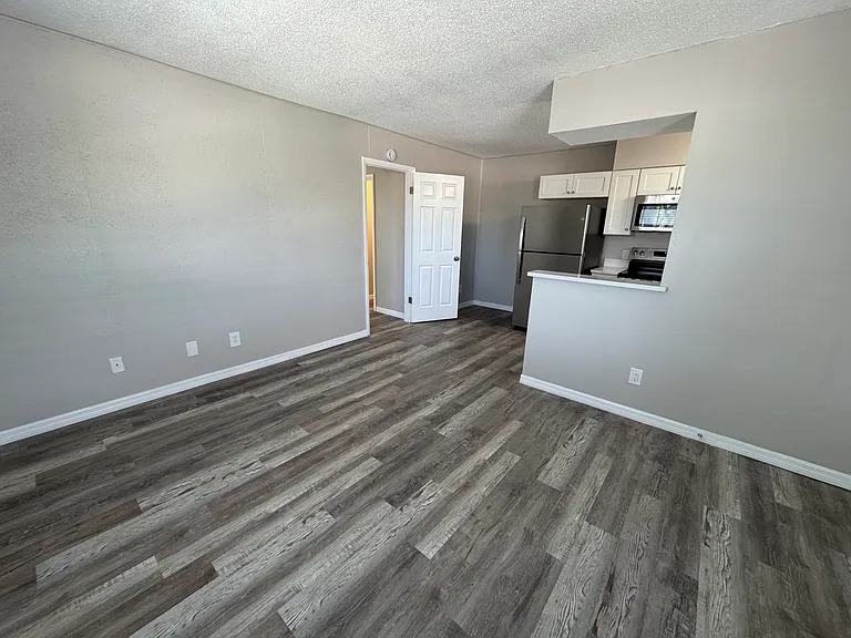 330 45th Ave S #7 — Photo 4