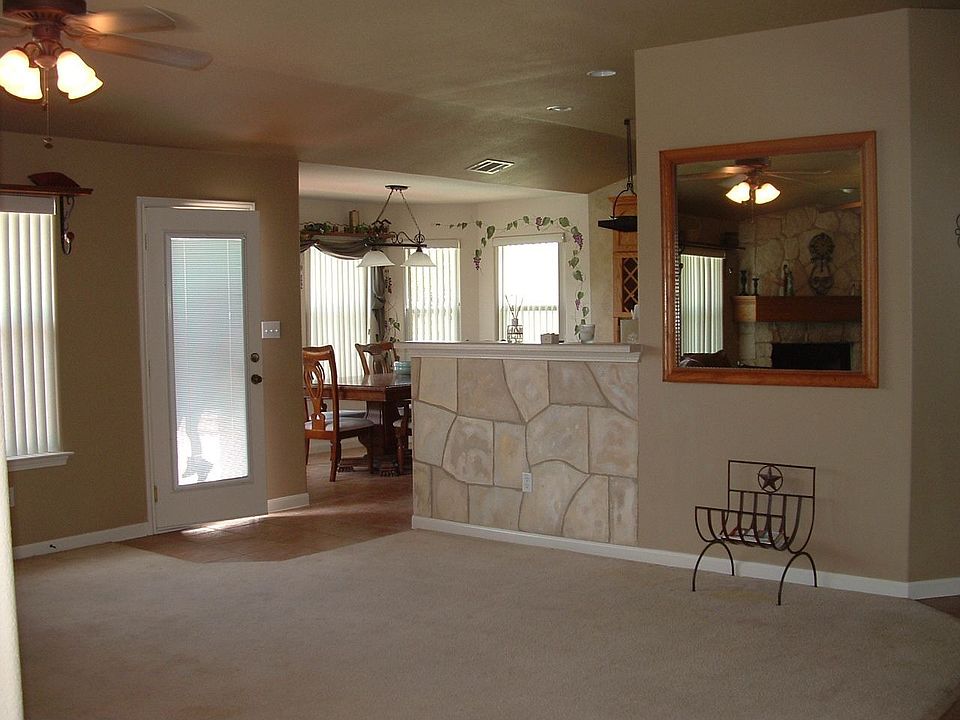 Looking from lining rm into dinning rm