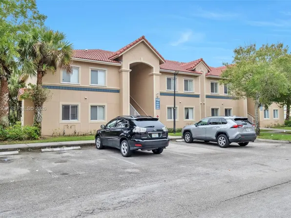 1103 Golden Lakes Blvd APT 1013, West Palm Beach, FL 33411