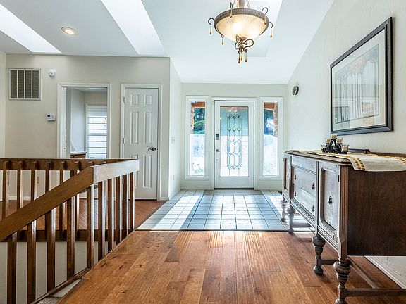 4th image of 12 Talana Ln