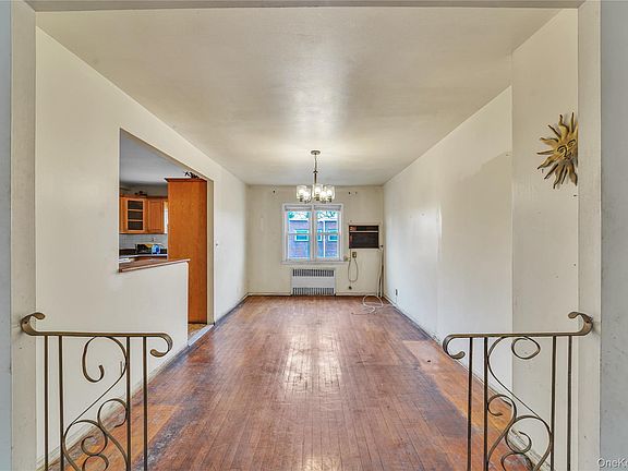 4th image of 944 E 106th Street