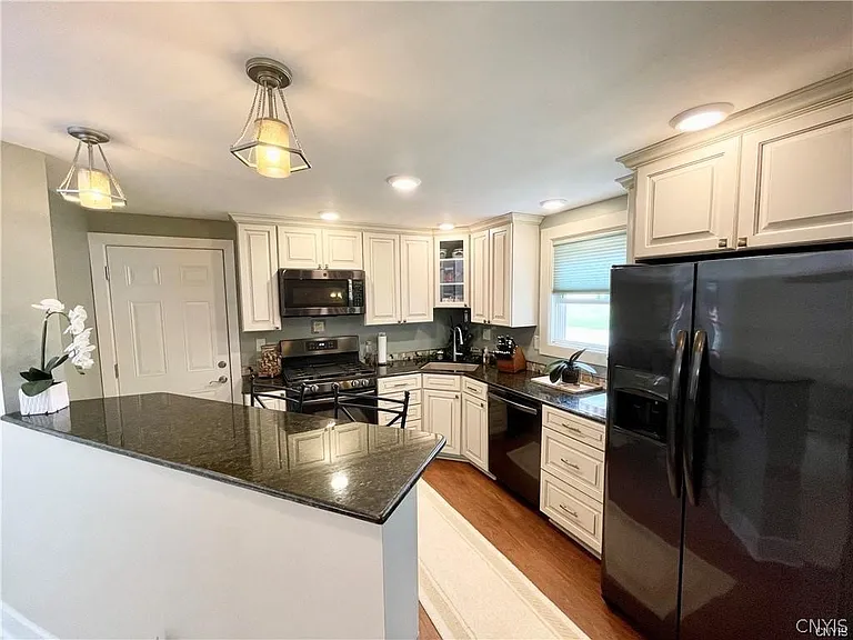 8423 Bubbling Springs Dr — Photo 8