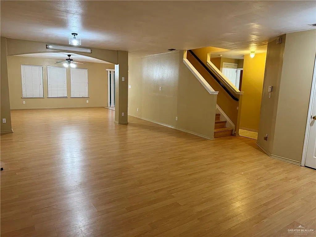5 bed, 3.0 bath, 3287 sqft, $2,400 — Photo 3
