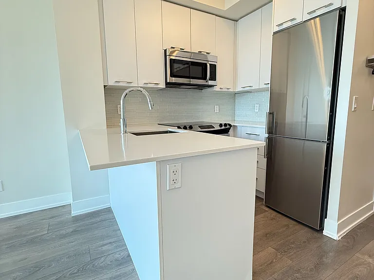 9471 Yonge St W #612 — Photo 3