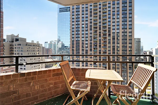 Rented by (Legacy) Elegran | media 13