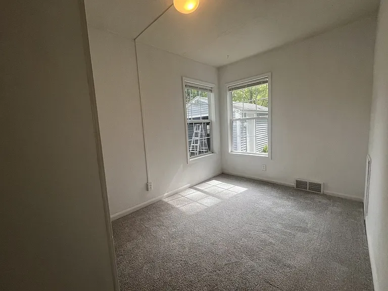 3403 Lowden St — Photo 5