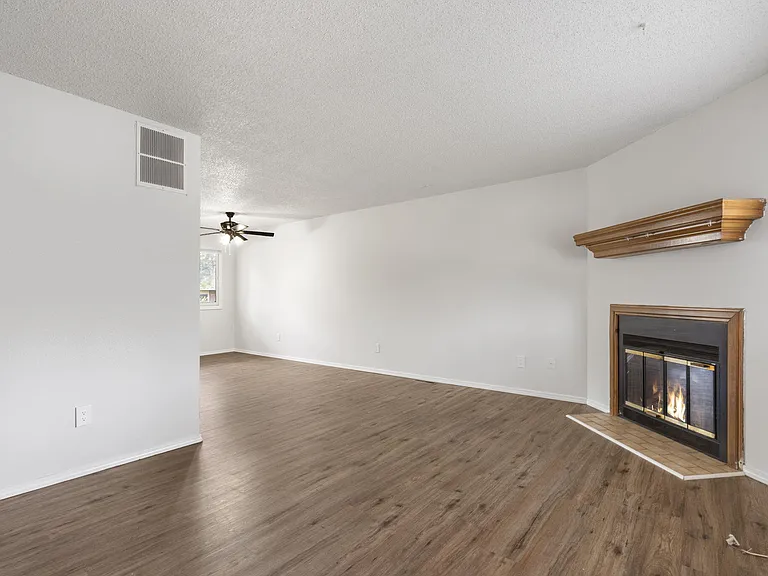 1711 E Walnut Lawn St — Photo 6