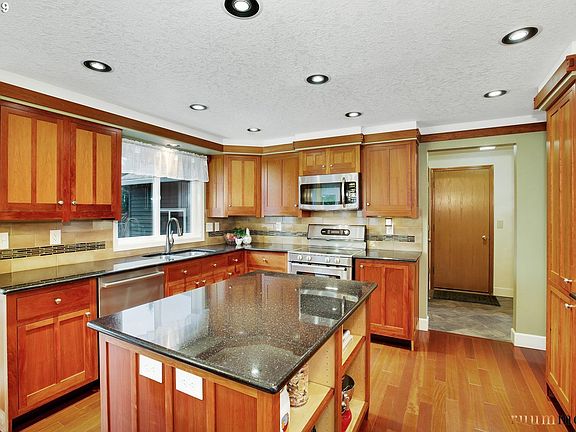 4th image of 5630 SE Lexington Dr