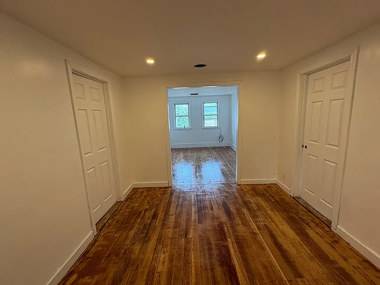 10-12 Searle Ave #12R — Photo 7