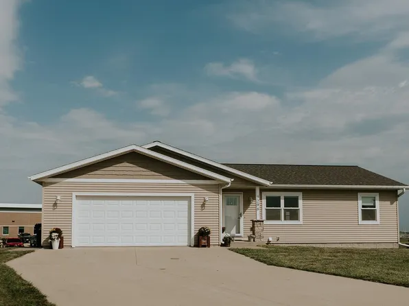 1296 8th Ave NE, Sioux Center, IA 51250