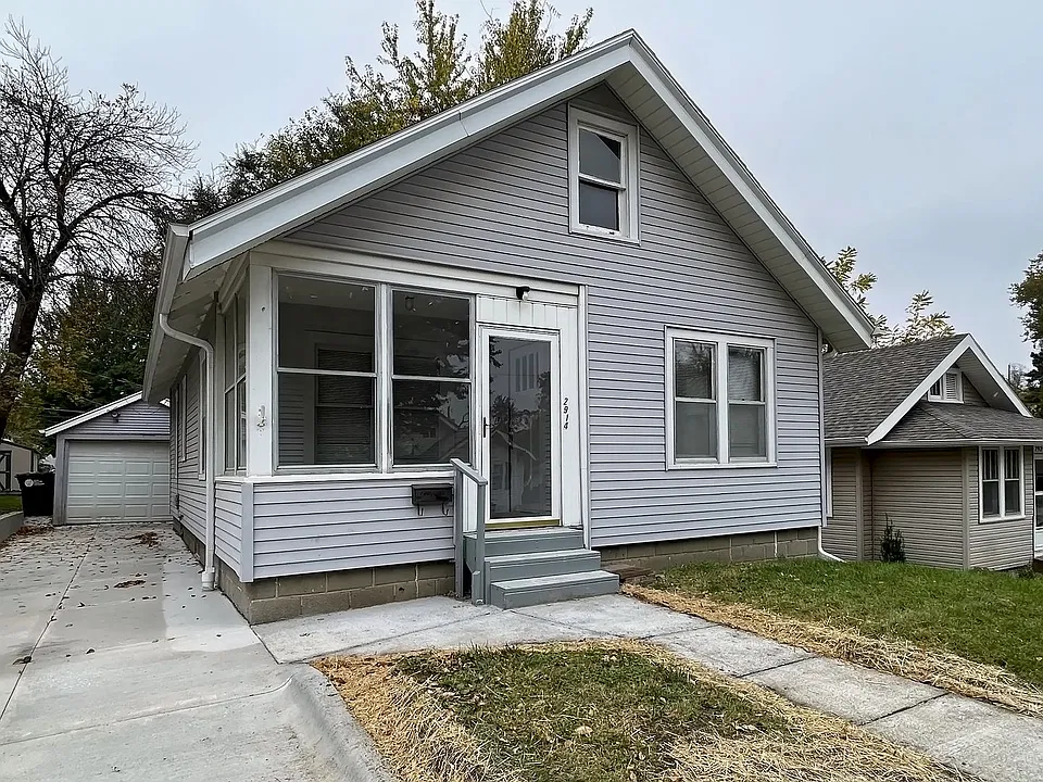 2914 N 49th Ave