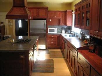 4th image of 412 Juana Ave