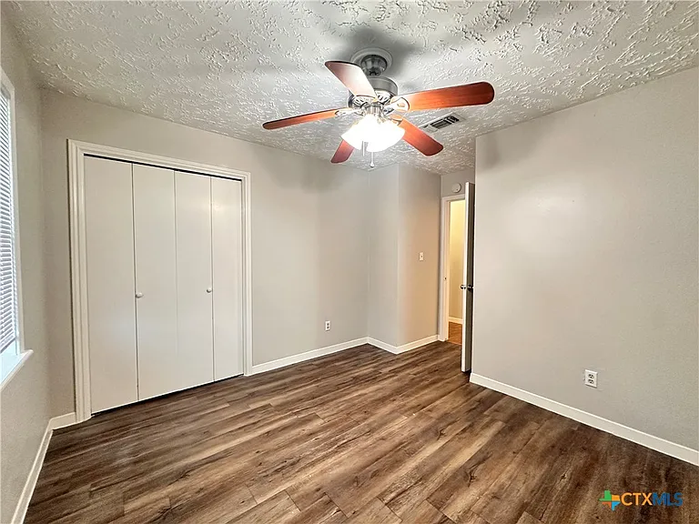 906 N Lbj Dr #4 — Photo 9