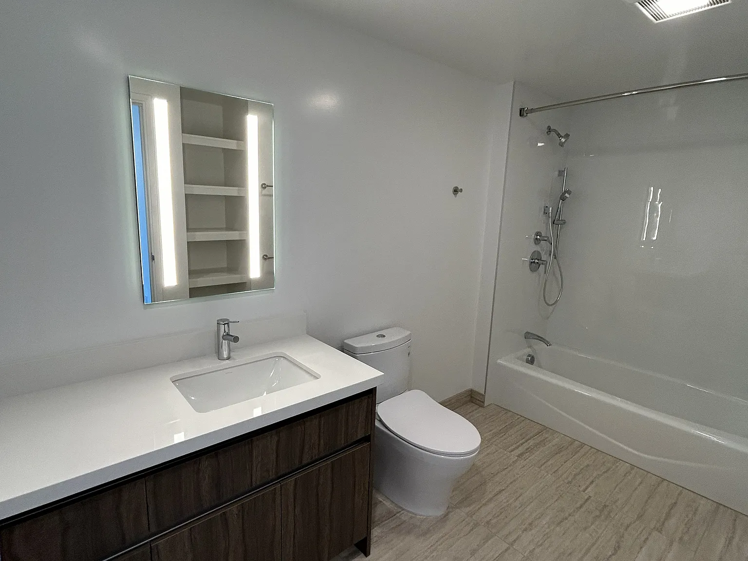 2 bed, 918 sqft, $4,150 — Photo 3