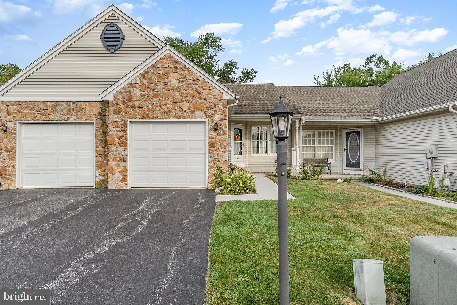 1730 Boxwood Ct photo 1