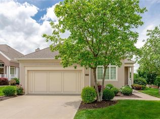 11882 S Carriage Rd, Olathe, KS 66062