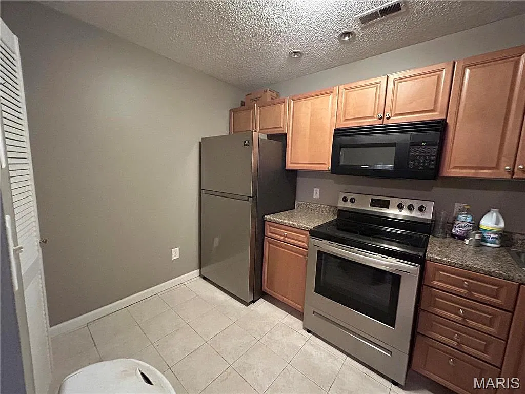 2 bed, 1.0 bath, $1,550 — Photo 4