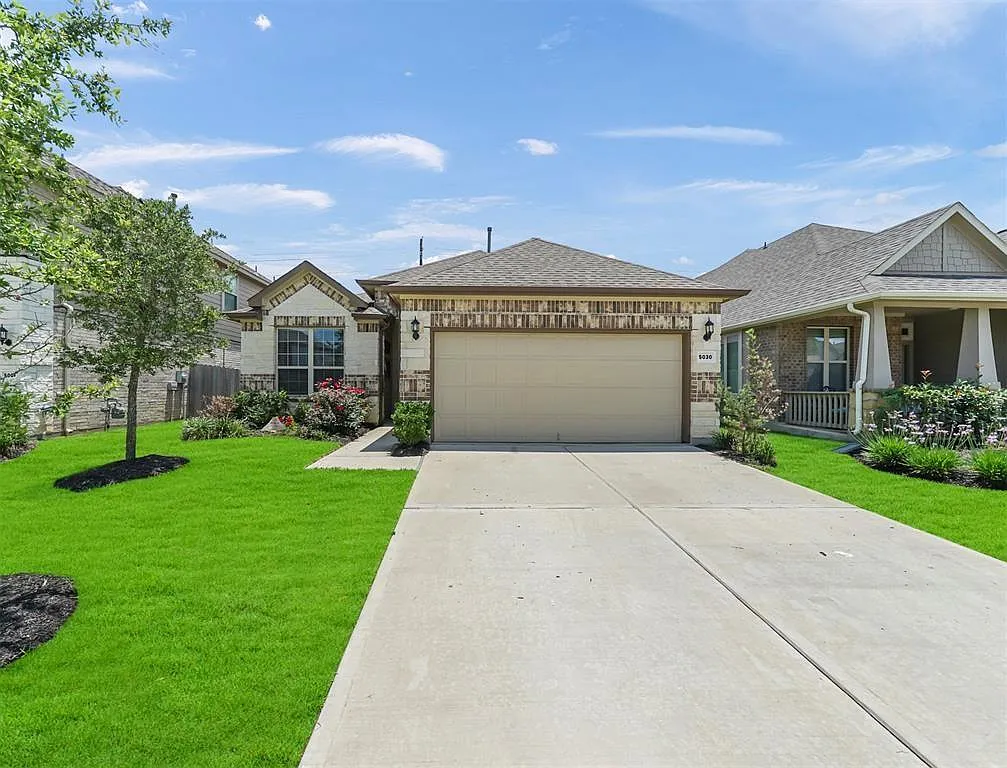 3 bed, 2.0 bath, 1925 sqft, $2,150 — Photo 2