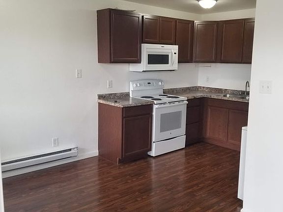 2nd image of 1025 Oak St APT 7