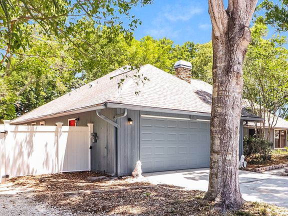 3rd image of 1698 Elm Pl