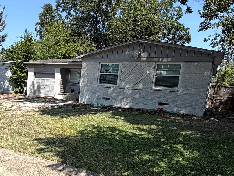 10809 Ruth Ann Dr — Photo 2