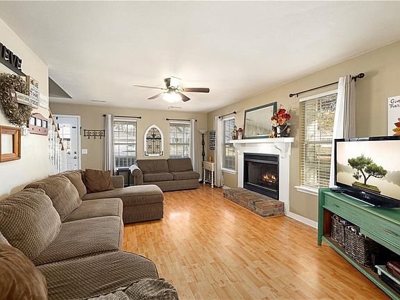 5th image of 2737 E Holmes Dr