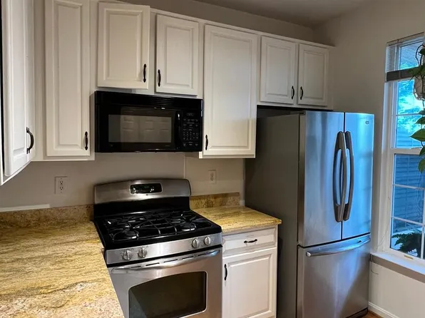 1300 Windleaf Dr #K-154, Reston, VA 20194
