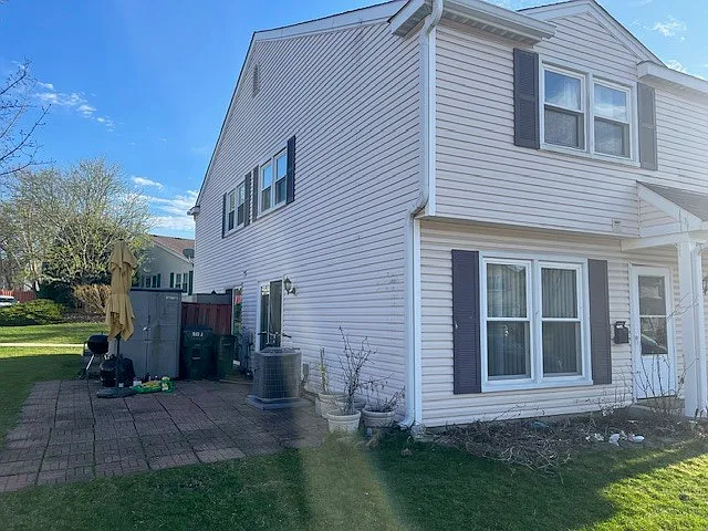 1863 Jamestown Cir #1863 — Photo 2